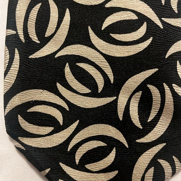 GIORGIO ARMANI MENS BLACK 100%SILK CLASSIC NECK TIE WIDTH: 3 1/2" MADE IN ITALY - Picture 5 of 5